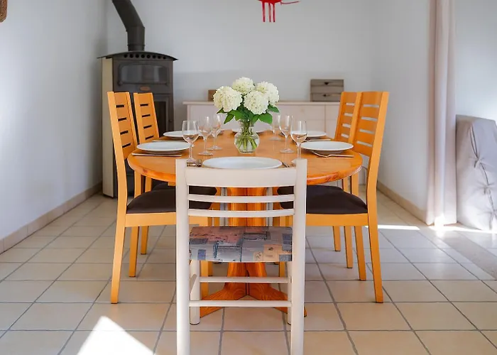 Prázdninový dům Maison De Avec Jardin - 6 Personnes