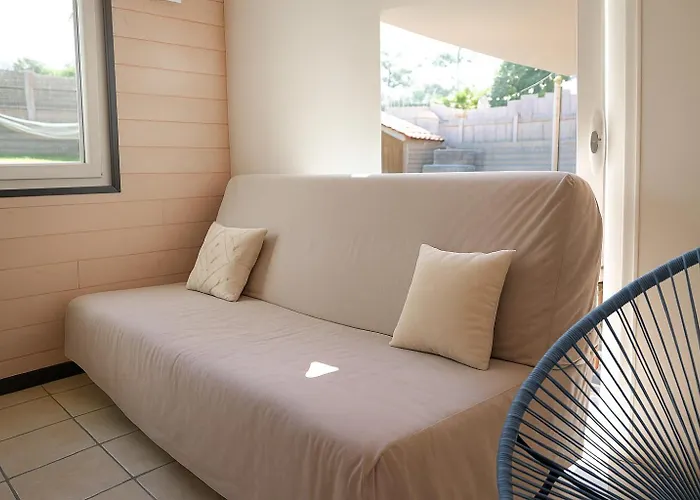 Prázdninový dům Maison De Avec Jardin - 6 Personnes *